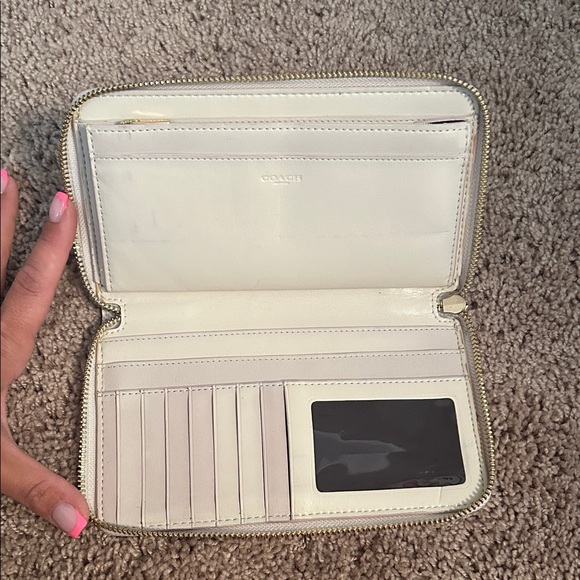 Coach Cream Zip-Around Wallet - Picture 2 of 4